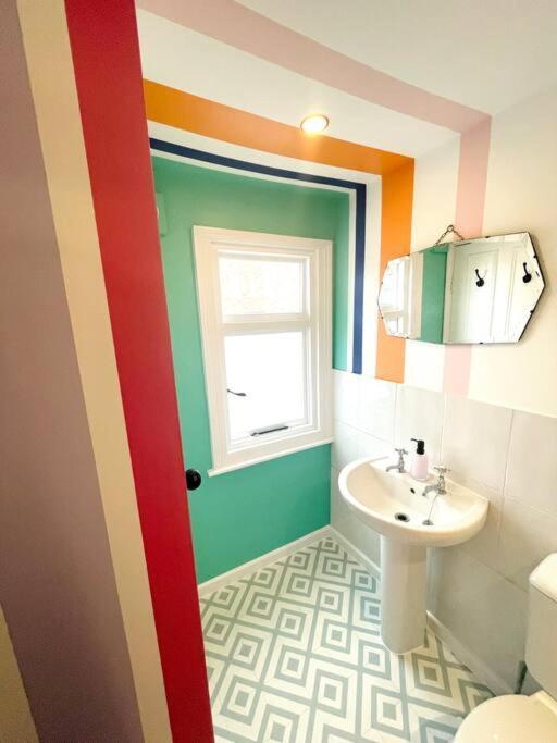 Colourful Apartment In Margate KENT Екстериор снимка
