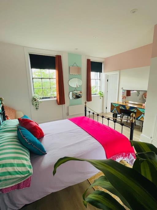 Colourful Apartment In Margate KENT Екстериор снимка