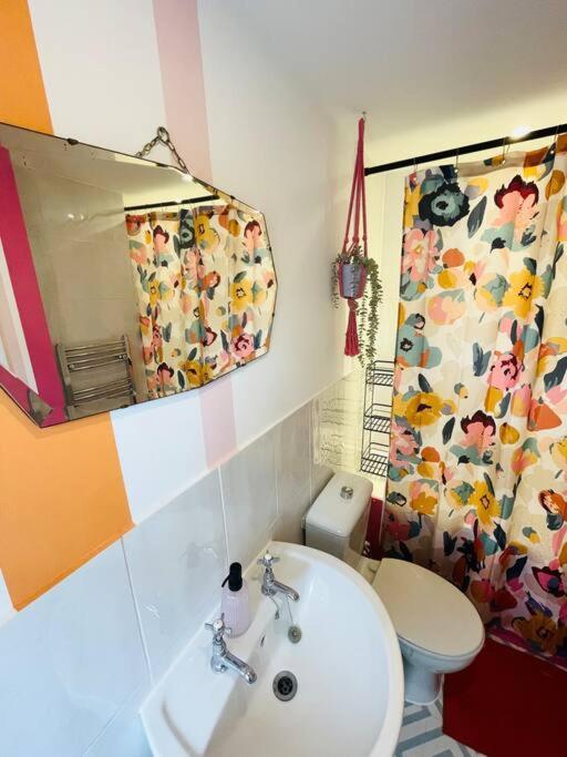 Colourful Apartment In Margate KENT Екстериор снимка